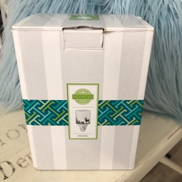 Scentsy WILDLIFE Mini Plug In Wax Warmer Lighted Frosted Glass Winter Deer Trees - Picture 16 of 16